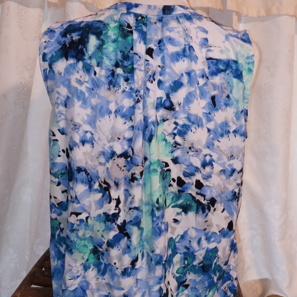 Button Floral Top - Picture 5 of 14